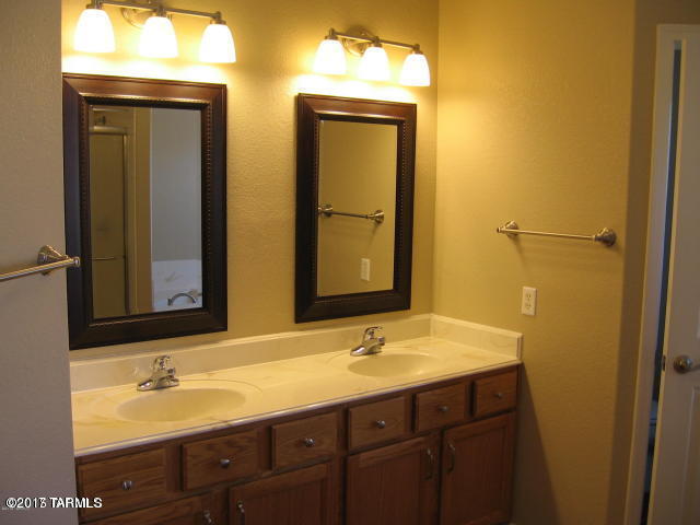 Building Photo - 10650 N Sand Canyon Pl