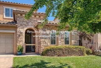 Building Photo - Spacious and upgraded 4 Bed 3 Bath Roseville Home
