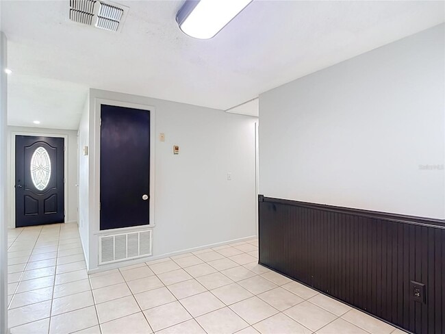 Building Photo - 7916 Woodgrove Cir