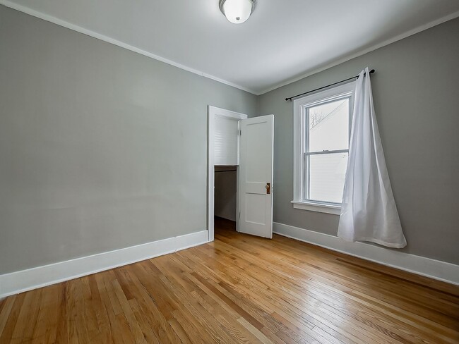 Building Photo - Fully Remodeled 2-Bed Duplex in Dearborn!