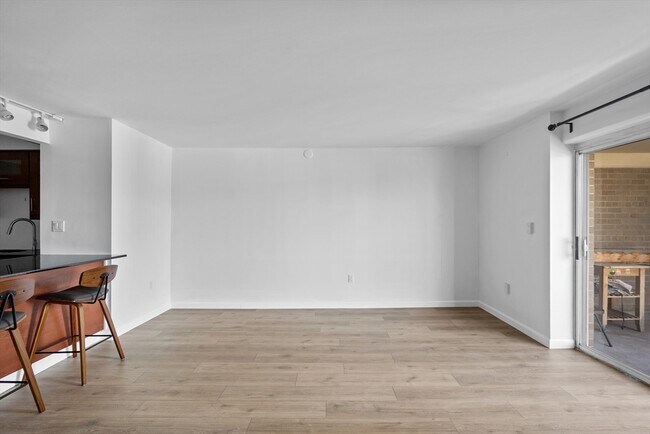 Building Photo - 1025 Hancock St