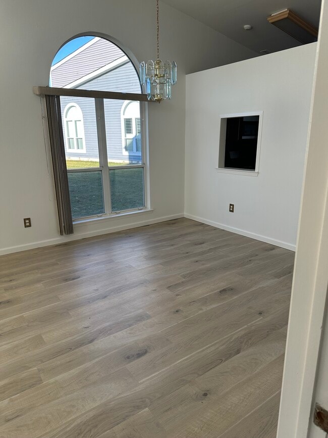 Building Photo - 745 Spring Lake Dr