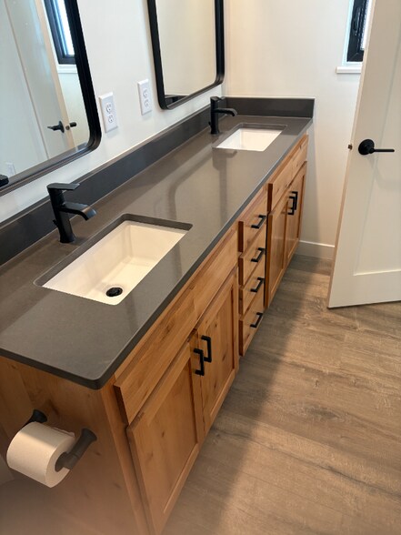 Building Photo - 18 Pine Dr