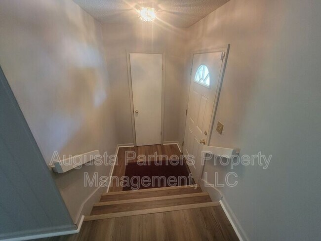 Building Photo - 3737 Woodcock Dr