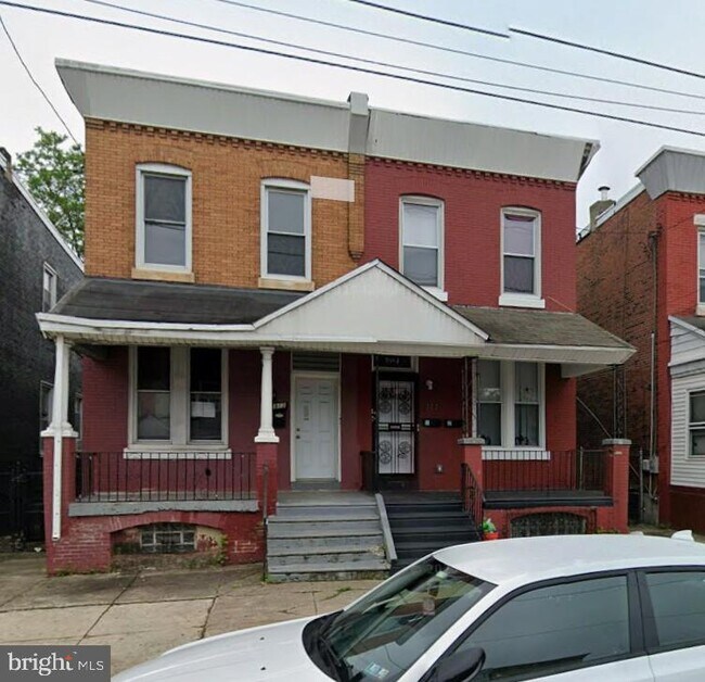 Building Photo - 5914 W Girard Ave