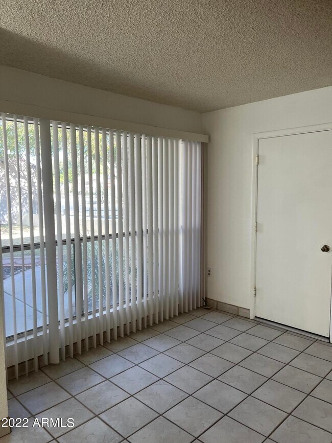 Building Photo - 1524 N Apache Dr