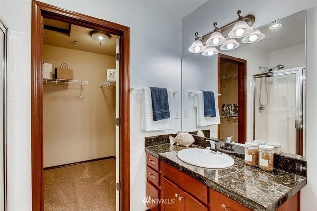 Building Photo - Large 3 Bedroom Townhouse - Bothell!