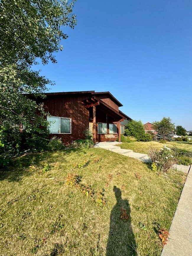 Building Photo - 3-Bedroom, 2-Bathroom Single-Level Home in Bozeman, MT