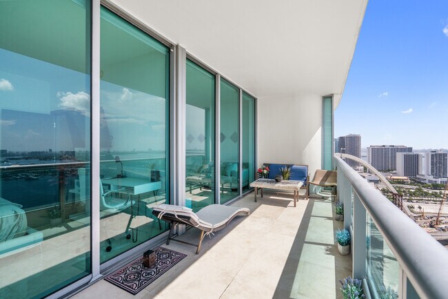 Building Photo - 900 Biscayne Blvd