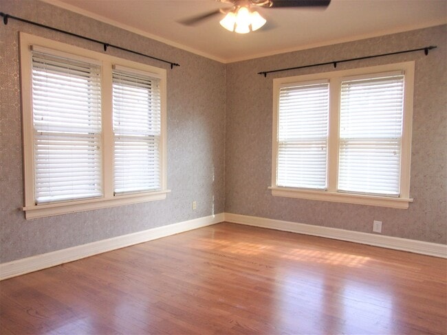 Building Photo - 3 BED 1 BATH TUDOR COTTAGE LAS VEGAS ADDIT...