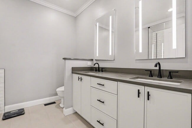 Building Photo - 331 E Cullerton St