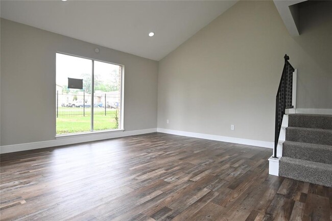 Building Photo - Stunningly Renovated 2-Bedroom Home with M...