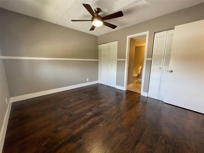 Building Photo - 10092 Twin Lakes Dr