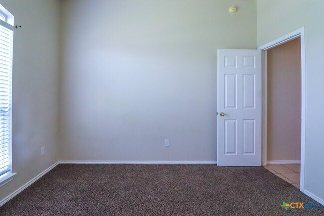 Building Photo - 1805 Lobrecht Ct