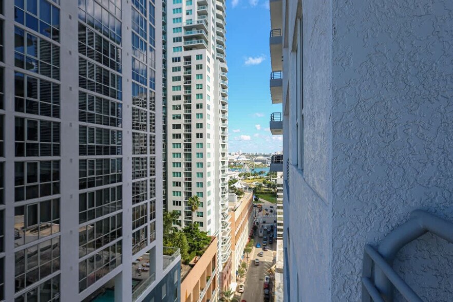 Building Photo - 137 NE 2nd Ave