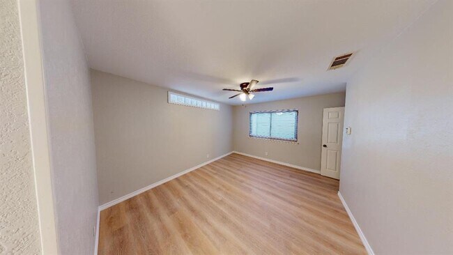 Building Photo - 10214 Missel Thrush Dr