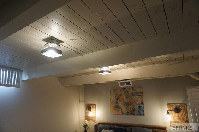 Building Photo - 613 Sykes Dr