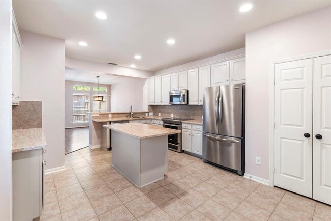 Building Photo - 46 Alderon Woods Pl