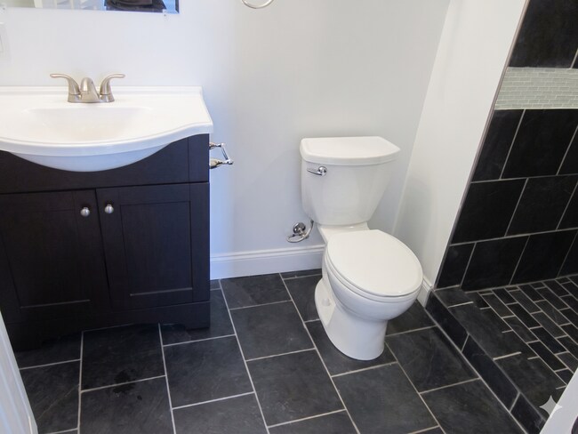 Building Photo - Beautiful 3 bed, 1 bath luxury apartment South Side Flats