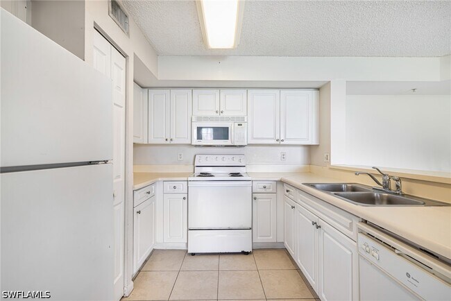 Building Photo - 1265 Wildwood Lakes Blvd