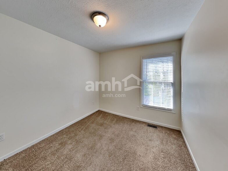 Building Photo - 1961 Creekview Dr