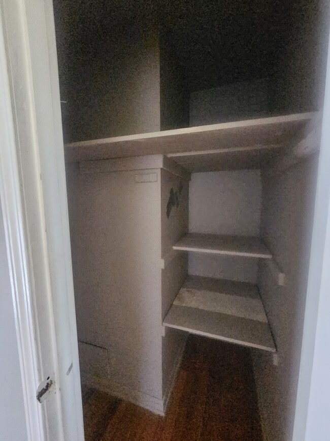 Building Photo - 307 Best St