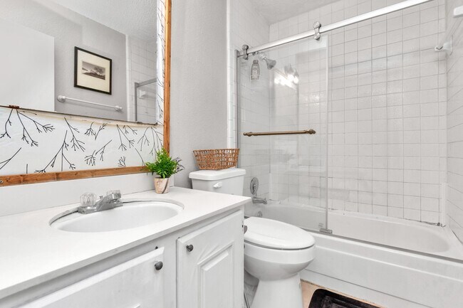 Building Photo - 5837 W Sunforest Dr