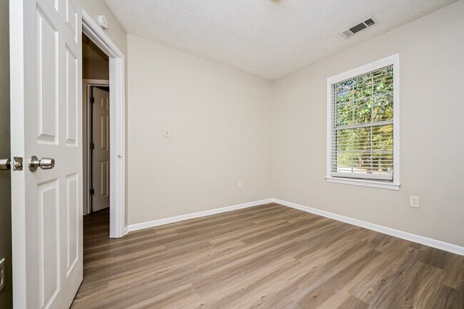 Building Photo - 270 Lazy Hollow Ln