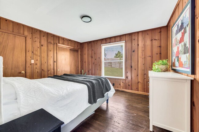 Building Photo - 3 Bedroom 1 Bath Donelson House by Two Riv...