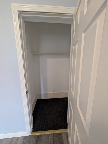 Building Photo - 56 Elm St