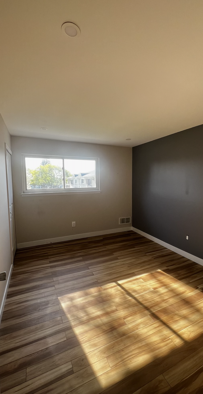 Building Photo - 8515 Winchester Dr