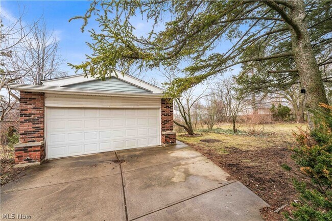 Building Photo - 11103 Lincoln Ave