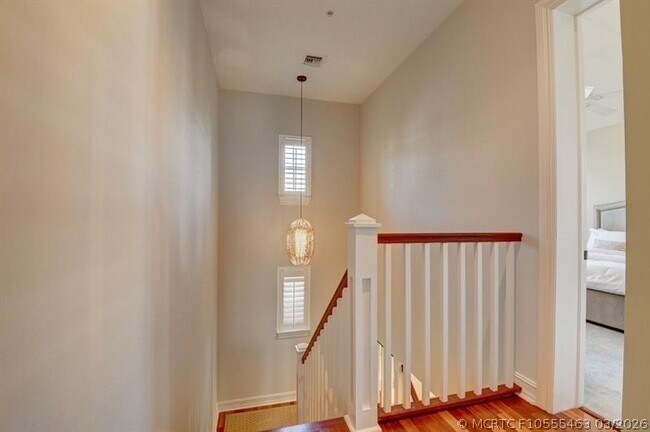 Building Photo - 306 E Mallory Cir