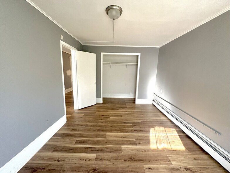 Building Photo - 709 Church St