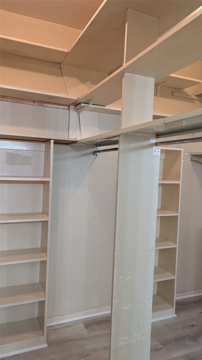 Building Photo - 2400 N Braeswood Blvd