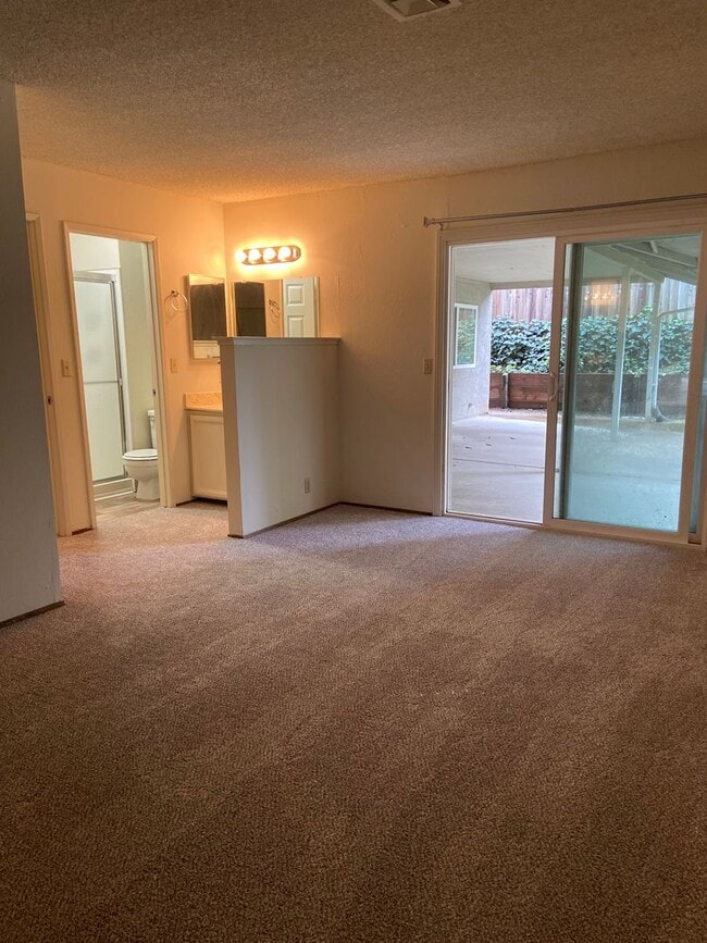 Building Photo - Super clean! 3 Bdrm, 2 Bath near Greenback & Trajan