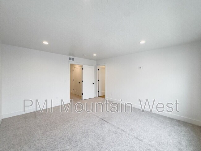 Building Photo - 331 S 680 W