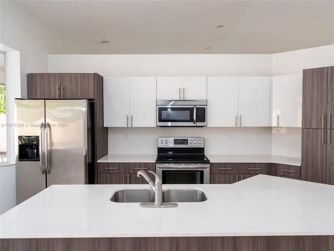 Building Photo - 10815 SW 145th Pl