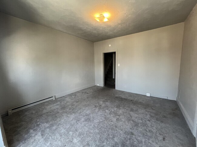 Building Photo - 714 W Poplar St