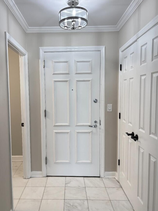 Building Photo - 100 Harborview Dr