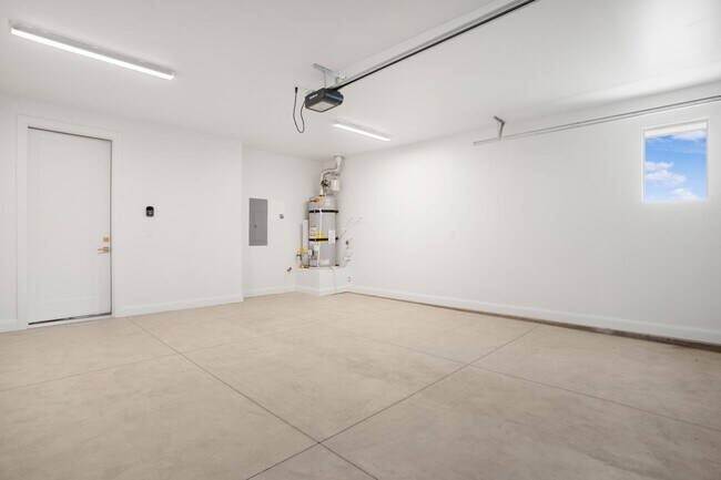 Building Photo - 1008 Manen St