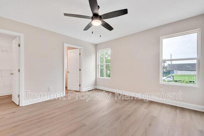 Building Photo - 2466 E 21st St