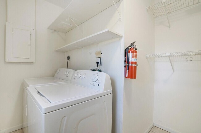 Building Photo - 3800 Calvin Ave