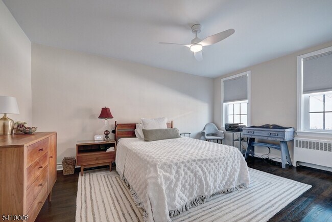 Building Photo - 101 Gates Ave