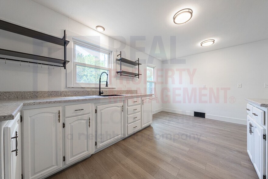 Building Photo - 1401 Missouri Ave