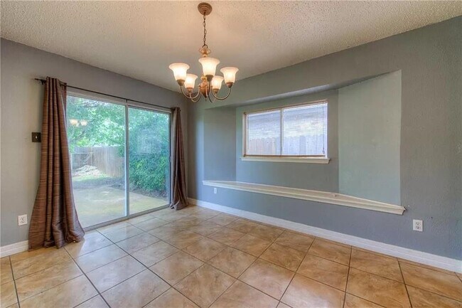 Building Photo - 2513 Glen Field Dr
