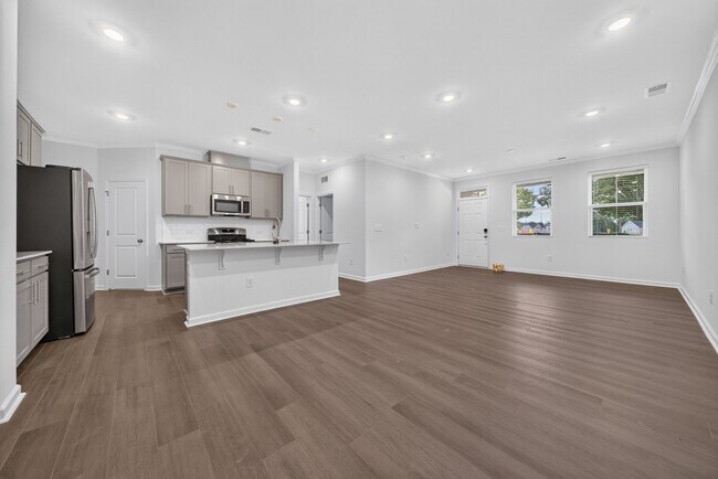 Building Photo - 210 Redford Pl Dr