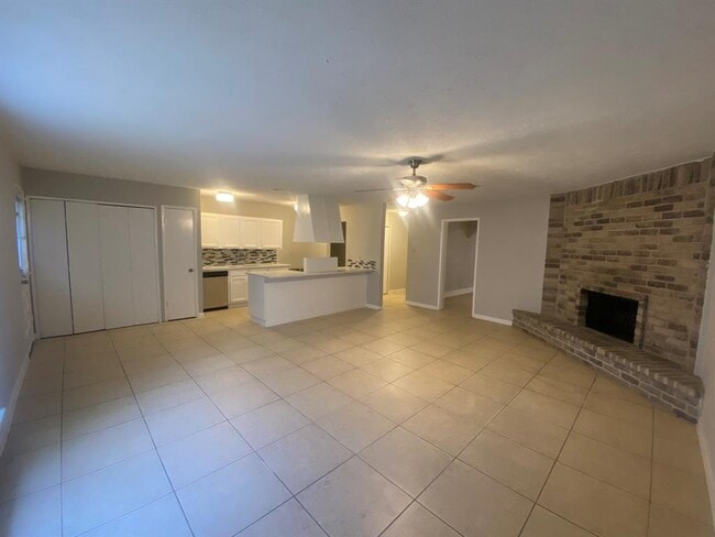 Building Photo - 14511 Flair Dr