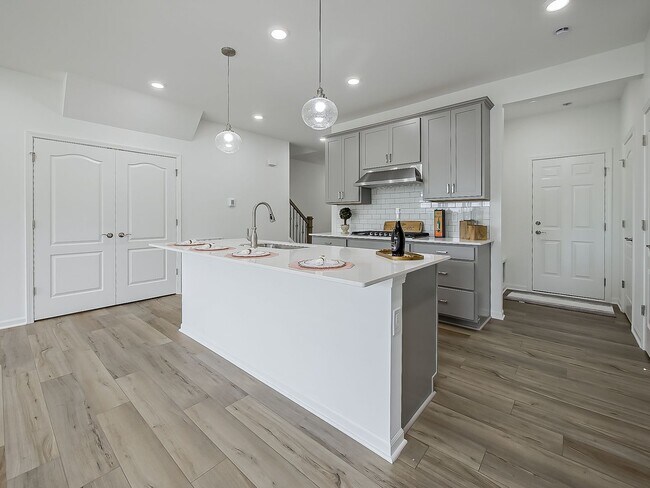 Building Photo - AVAILABLE NOW! Modern Comfort Meets Everyd...