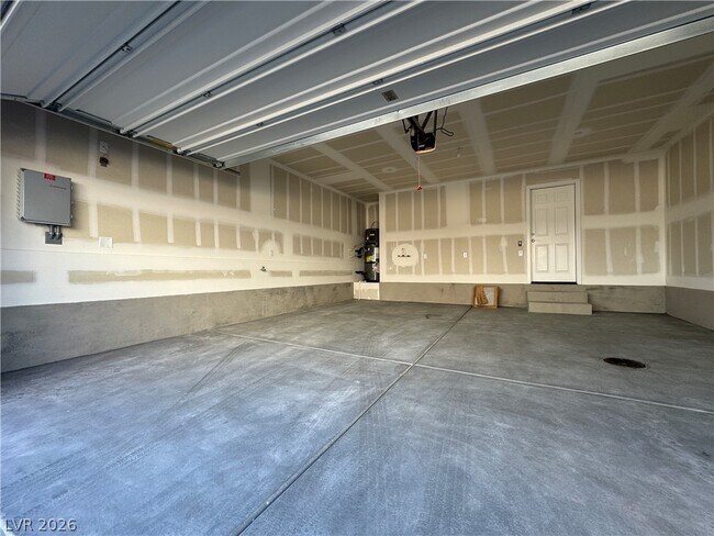 Building Photo - 6181 Gdn Crst St